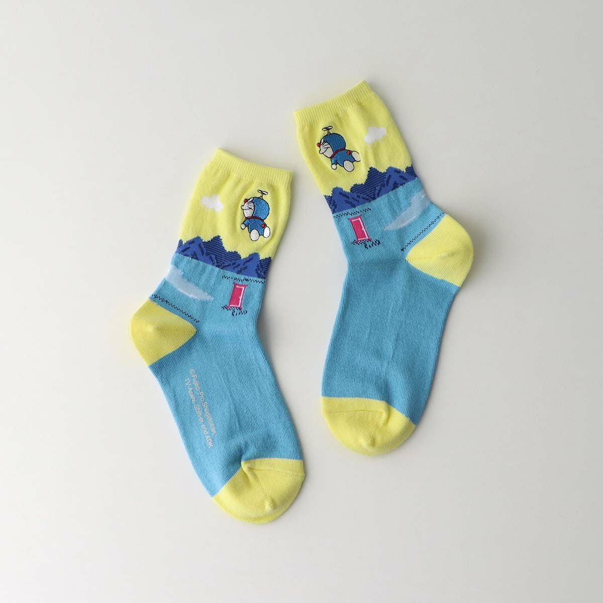 ドラえもん刺しゅう空飛ぶドラえもんクルー丈カジュアルソックスキッズ靴下プレゼントギフトキャラクター日本製04137104