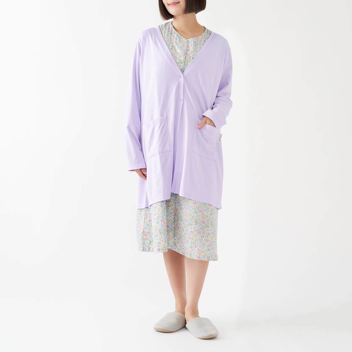 LAURA ASHLEY さらっと羽織れる 長袖ガウン 無地スムース素材 前ボタン